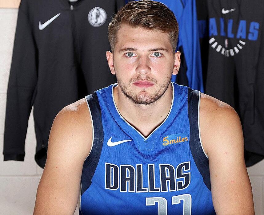 体育2022年12月09日《体育新闻》完整版